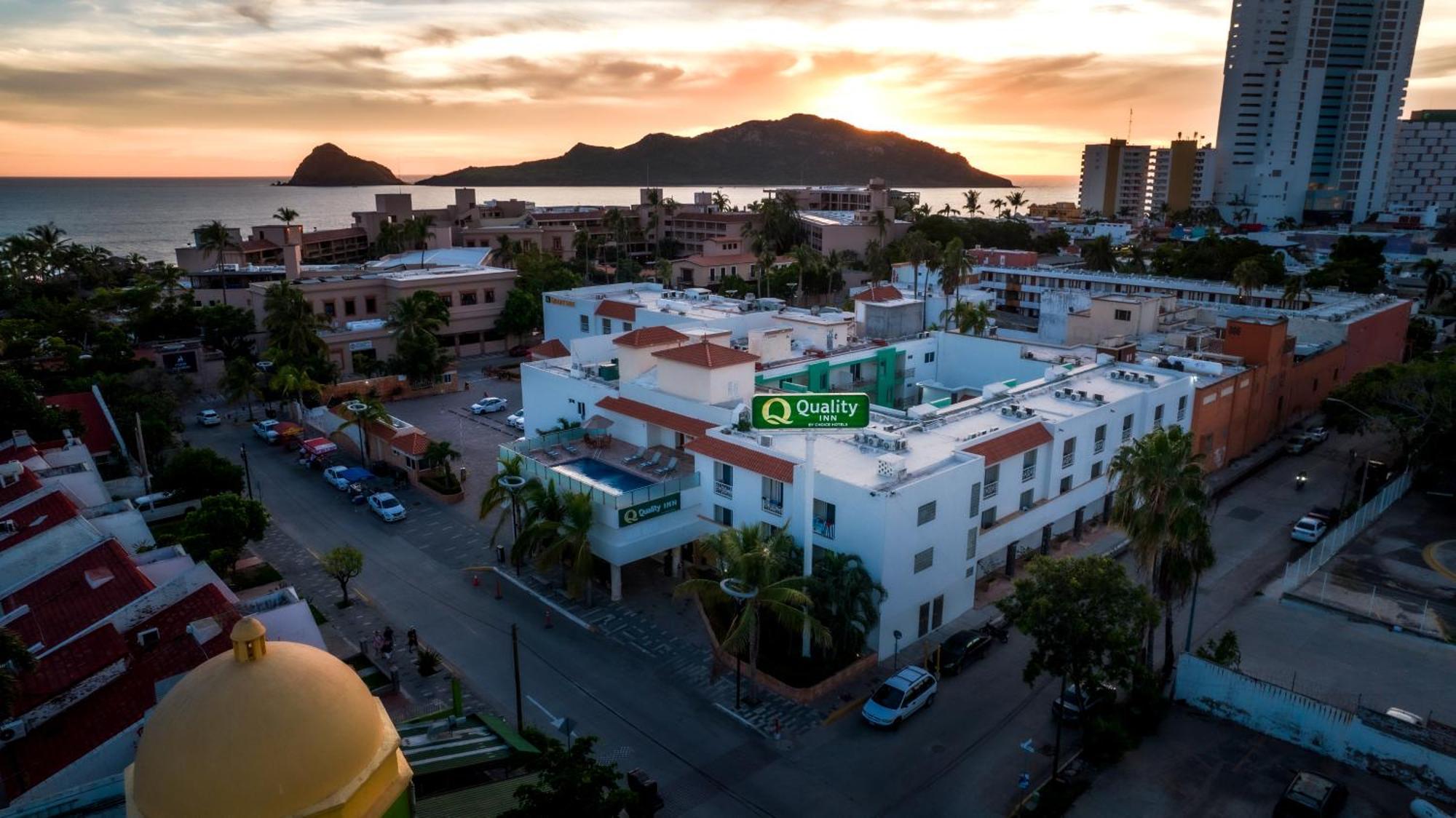 Quality Inn Mazatlan Exterior photo